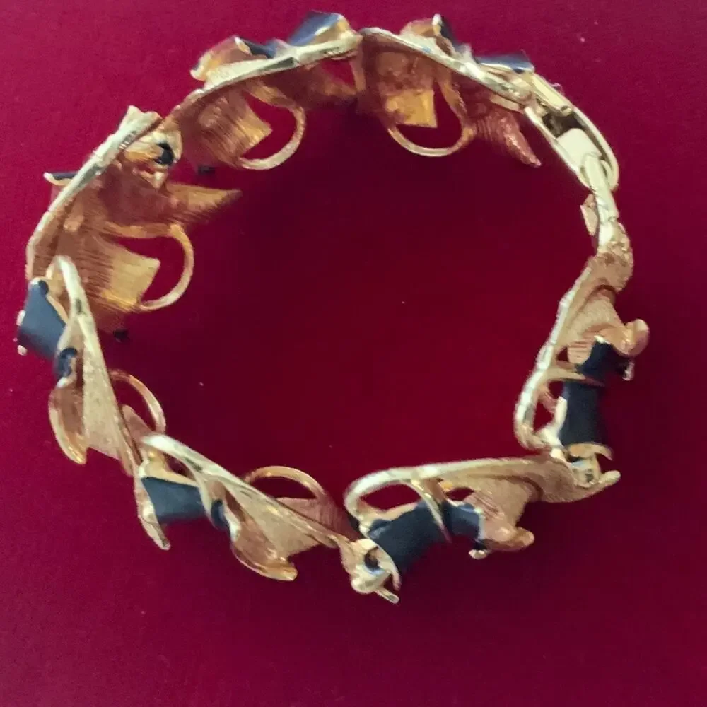 Vintage Signed Mode Art Bracelet
